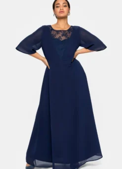 Abendkleid aus Chiffon, mit Spitzen-Einsatz
