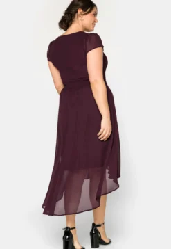 Abendkleid mit Flügelärmeln