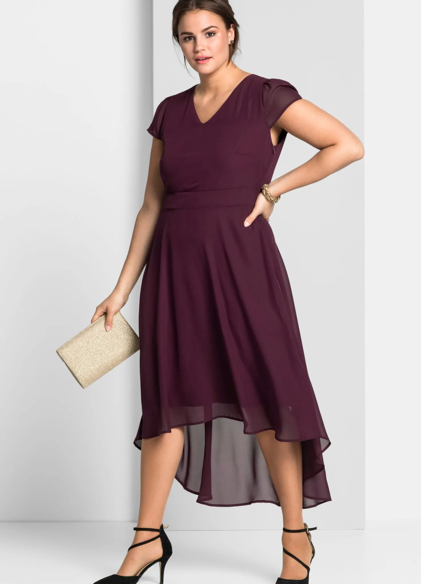 Abendkleid mit Flügelärmeln