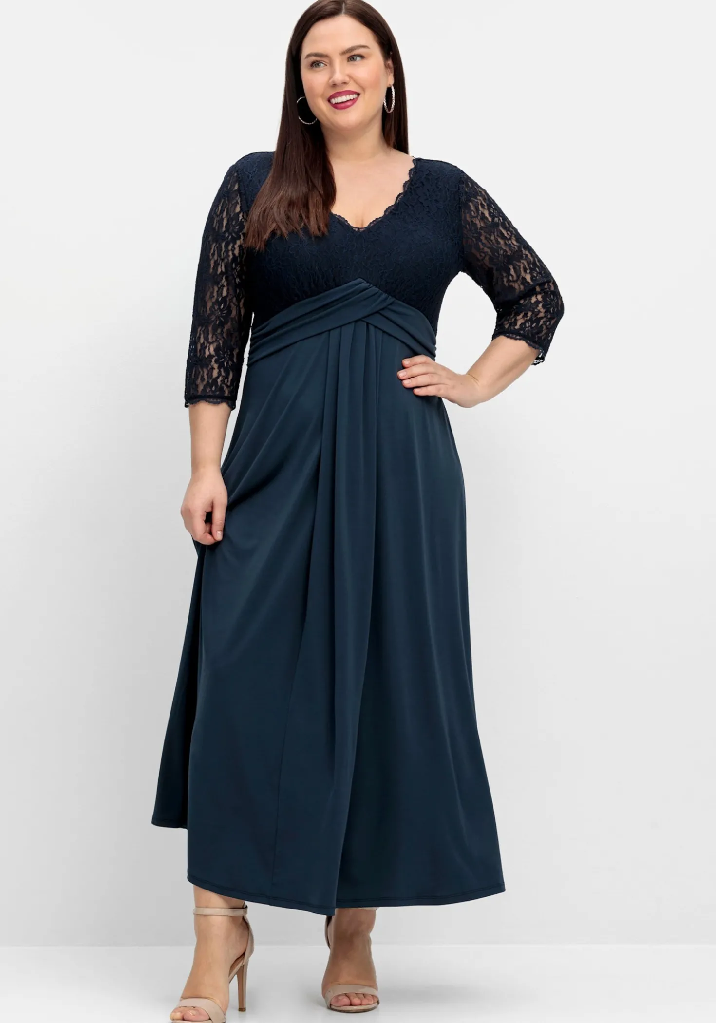 Abendkleid mit Oberteil aus Spitze