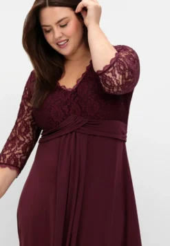 Abendkleid mit Oberteil aus Spitze