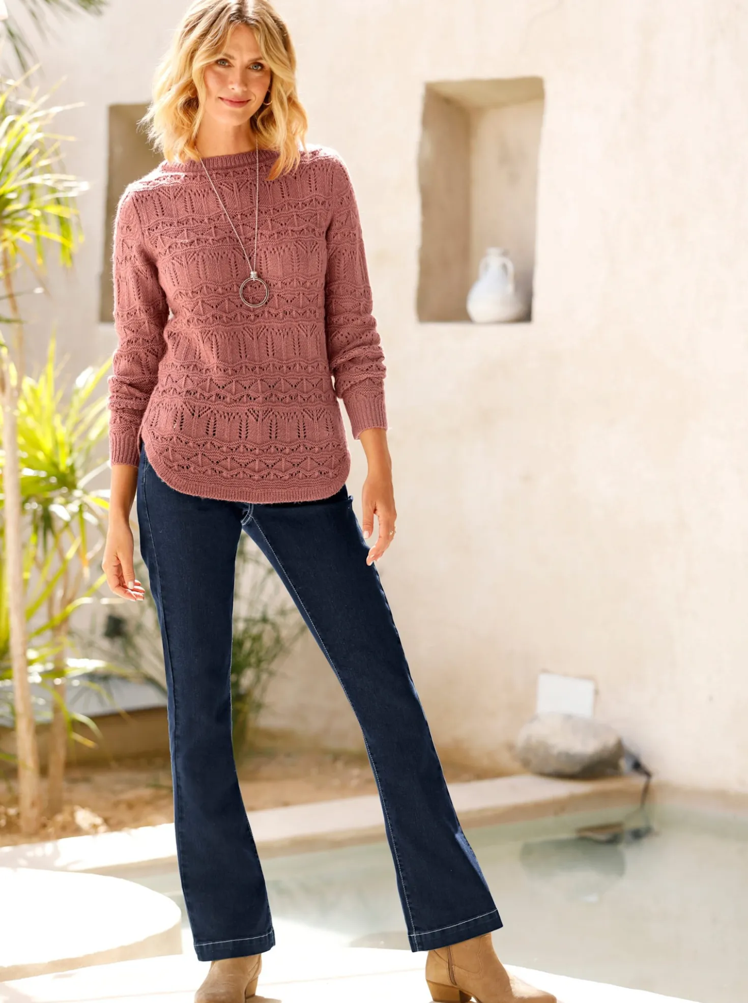 Ajourpullover mit abgerundetem Saum