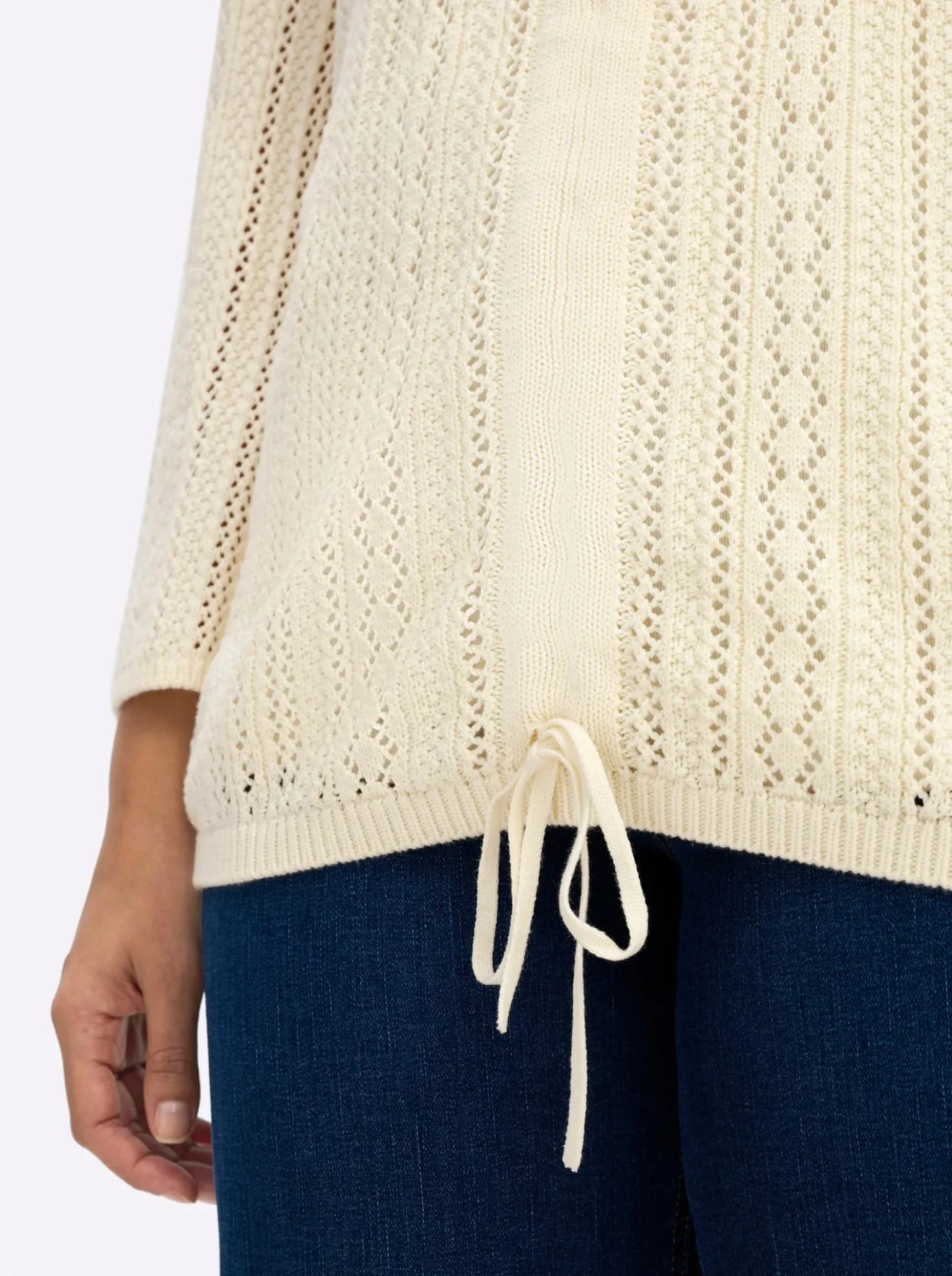Ajourpullover mit Bindeband am Saum
