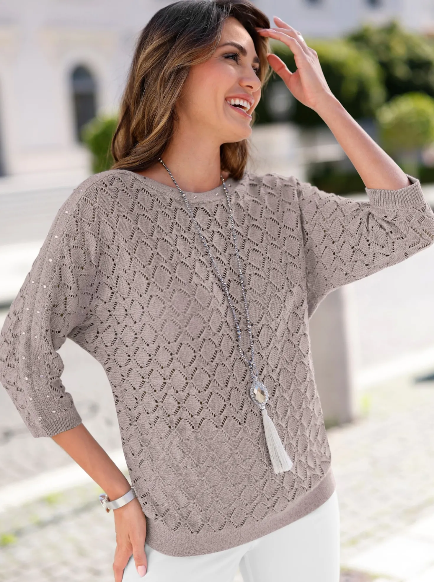Ajourpullover mit Glitzersteinchen