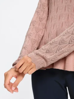 Ajourpullover mit Schößchen
