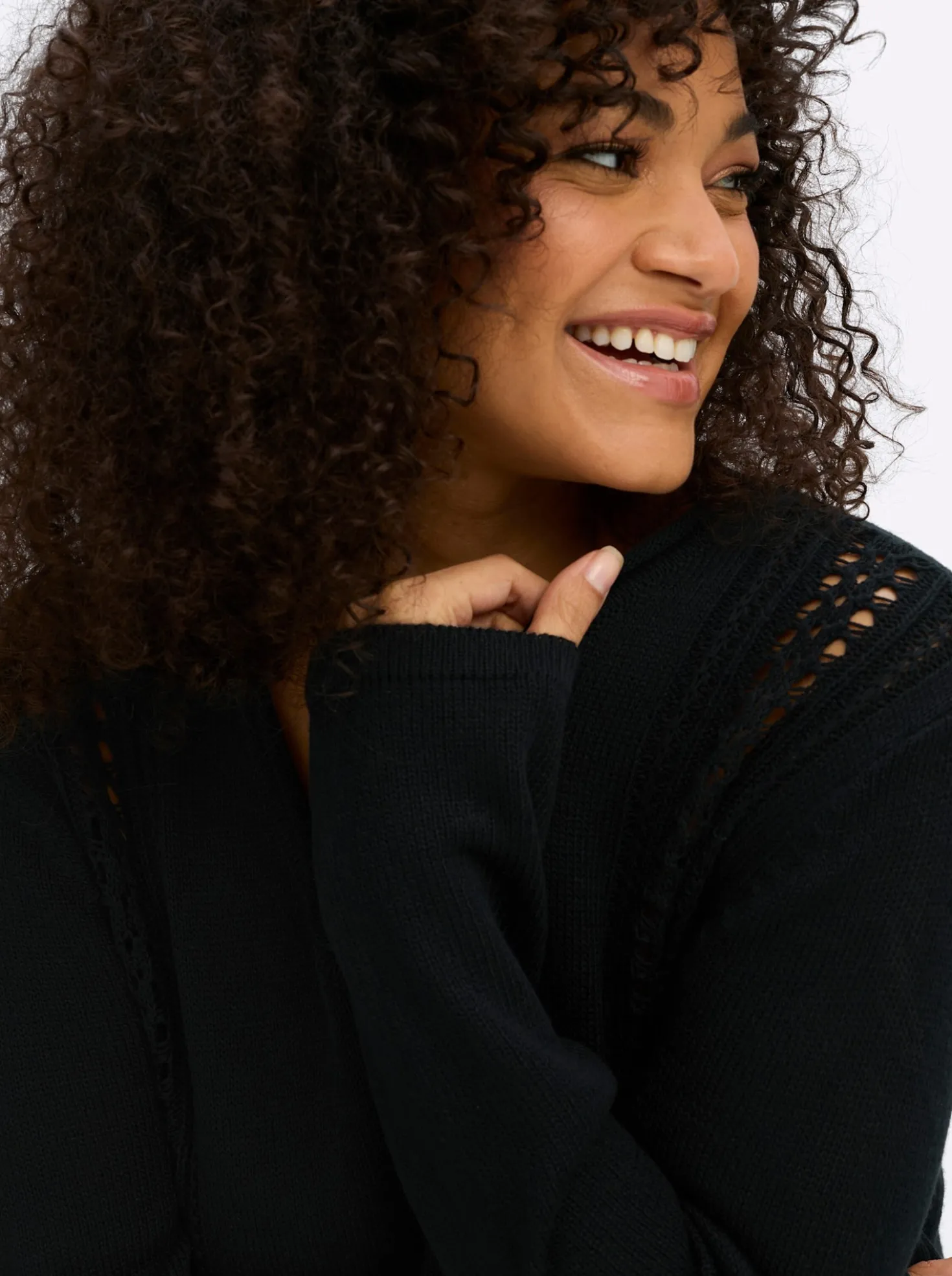 Ajourpullover mit Zopfmuster-Details