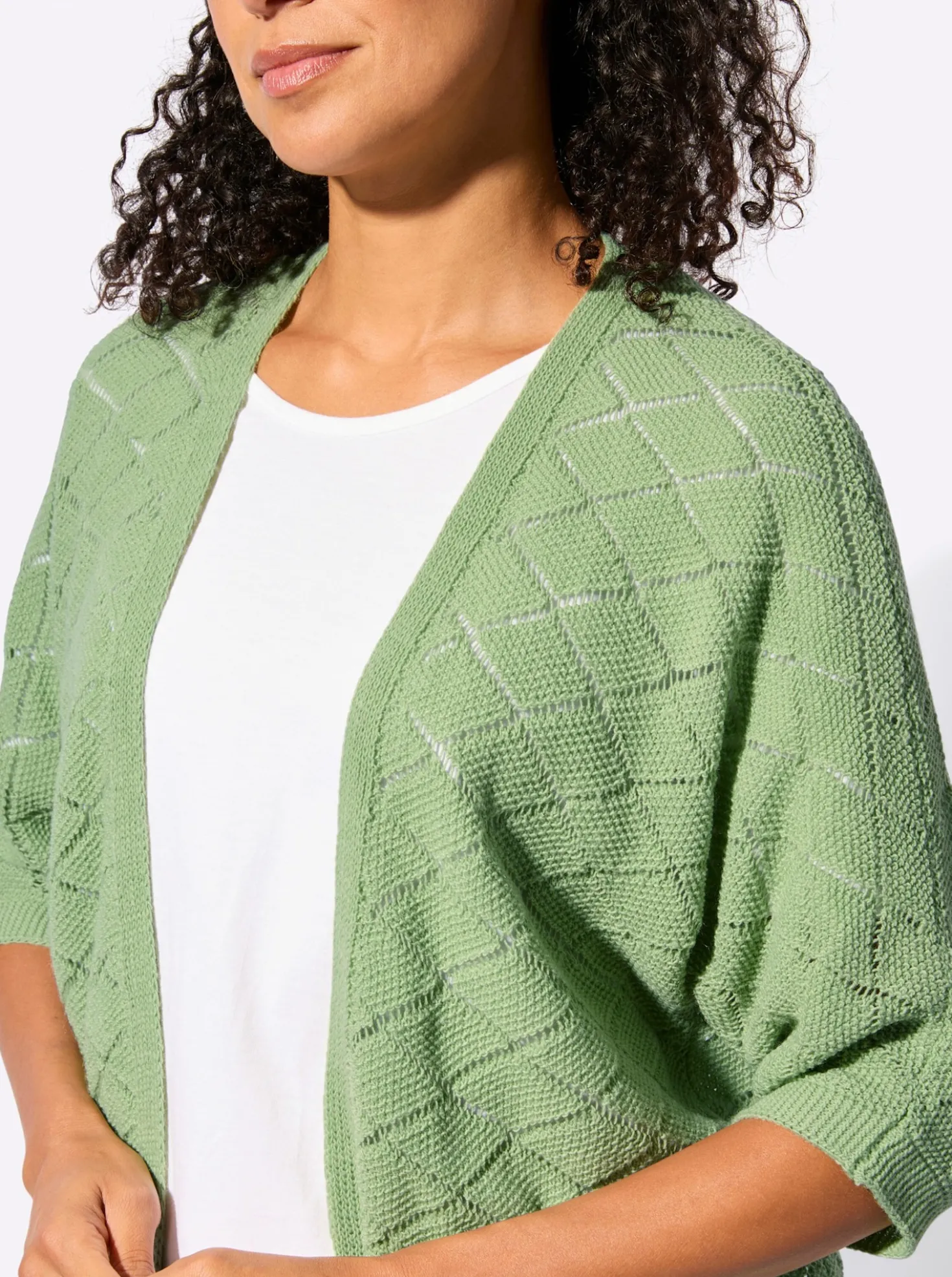 Ajourstrickjacke mit Fledermausärmeln