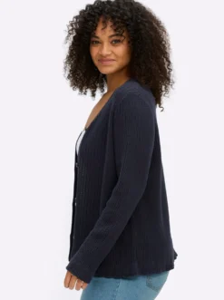 Ajourstrickjacke mit V-Ausschnitt