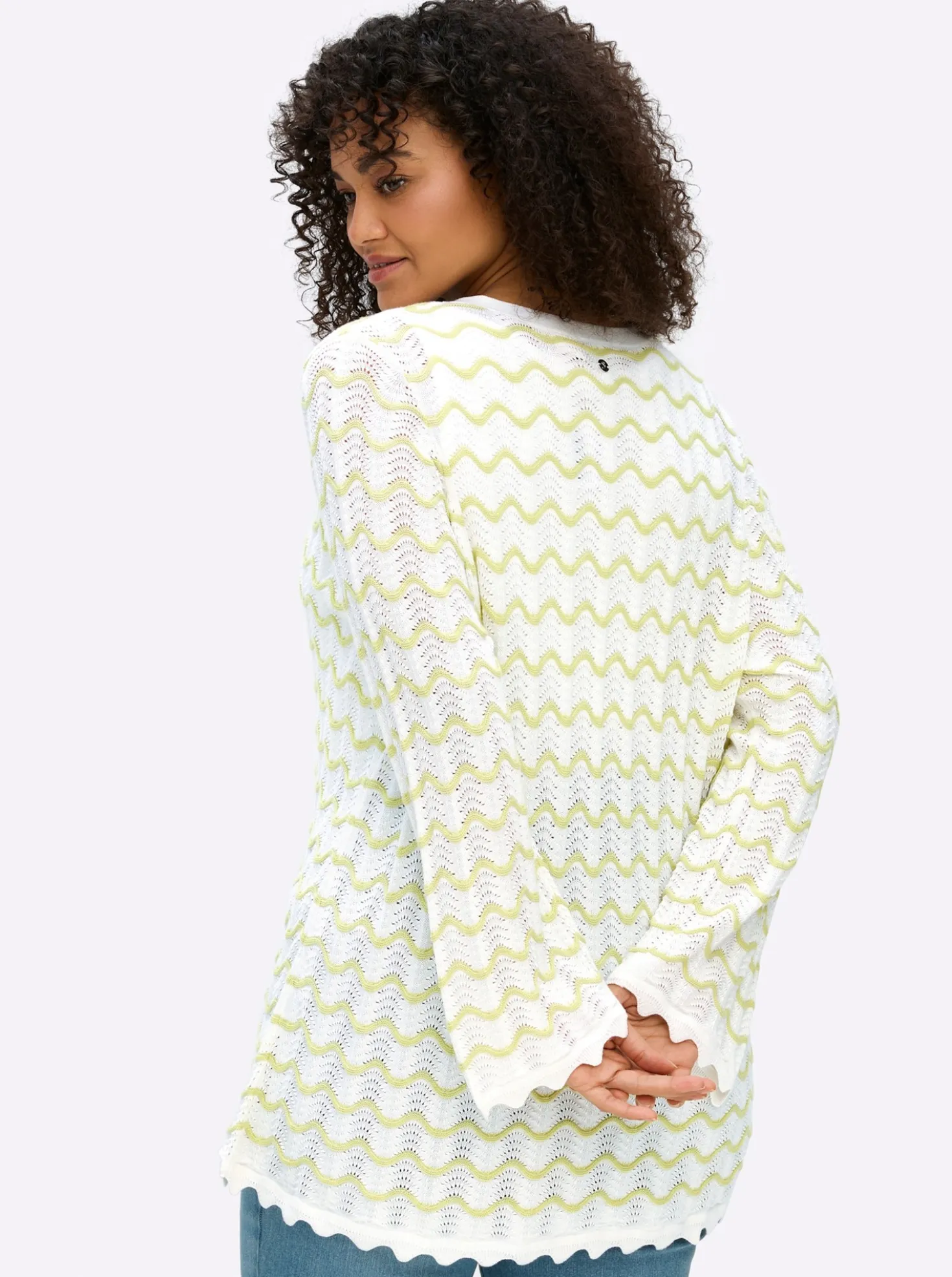 Ajourstrickjacke mit Wellenmuster