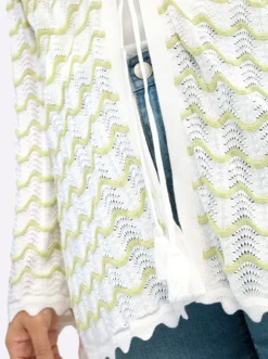 Ajourstrickjacke mit Wellenmuster