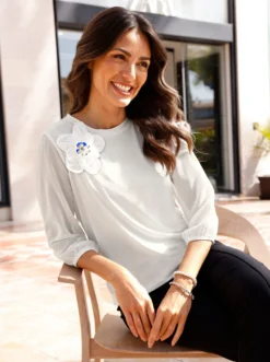 3/4-Arm-Shirt mit aufgesetzter Deko-Blüte