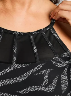 Badeanzug mit Mesh-Einsatz und Shaping-Effekt