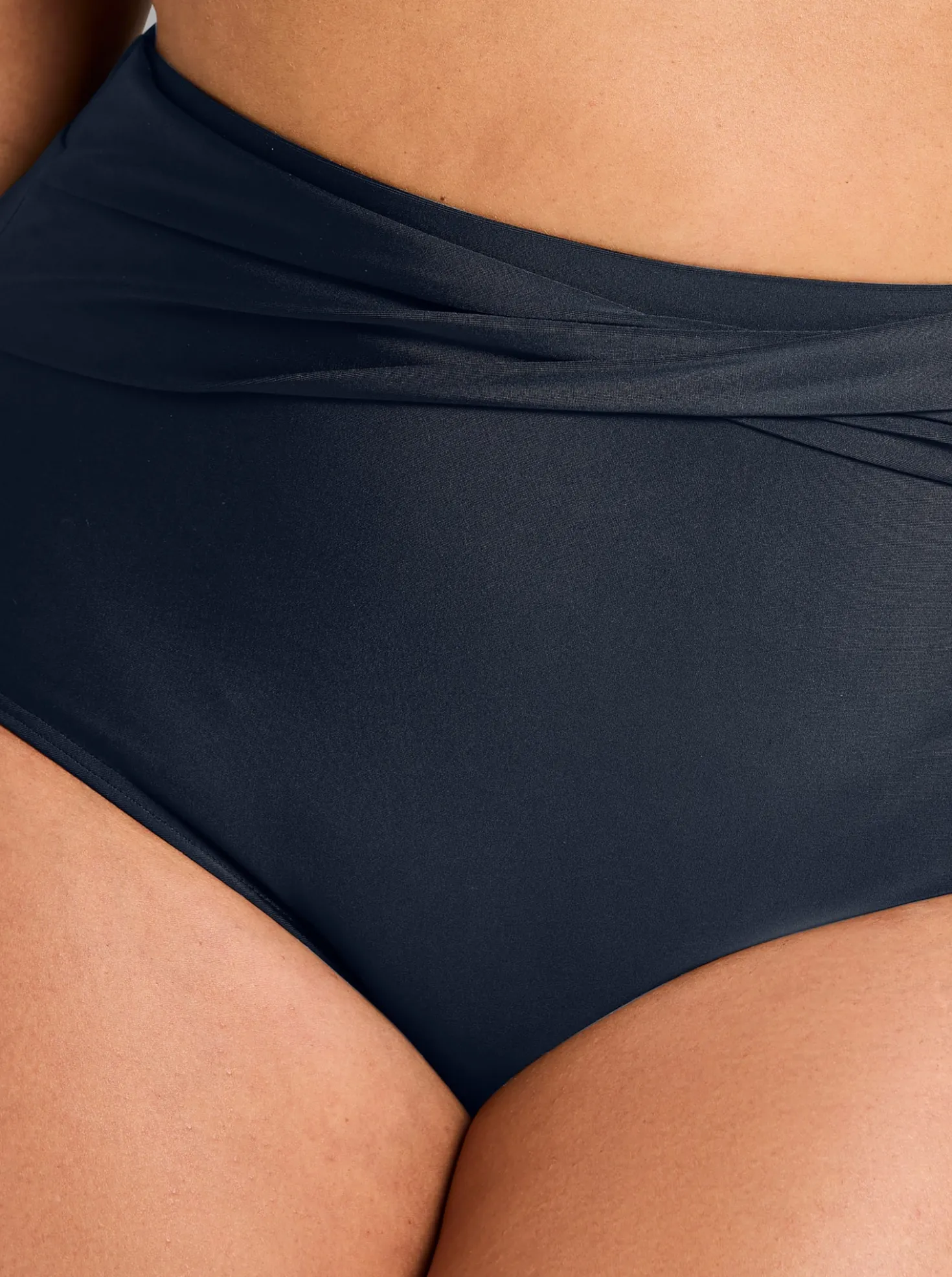 Badehose mit Wickel-Detail und Shaping-Effekt