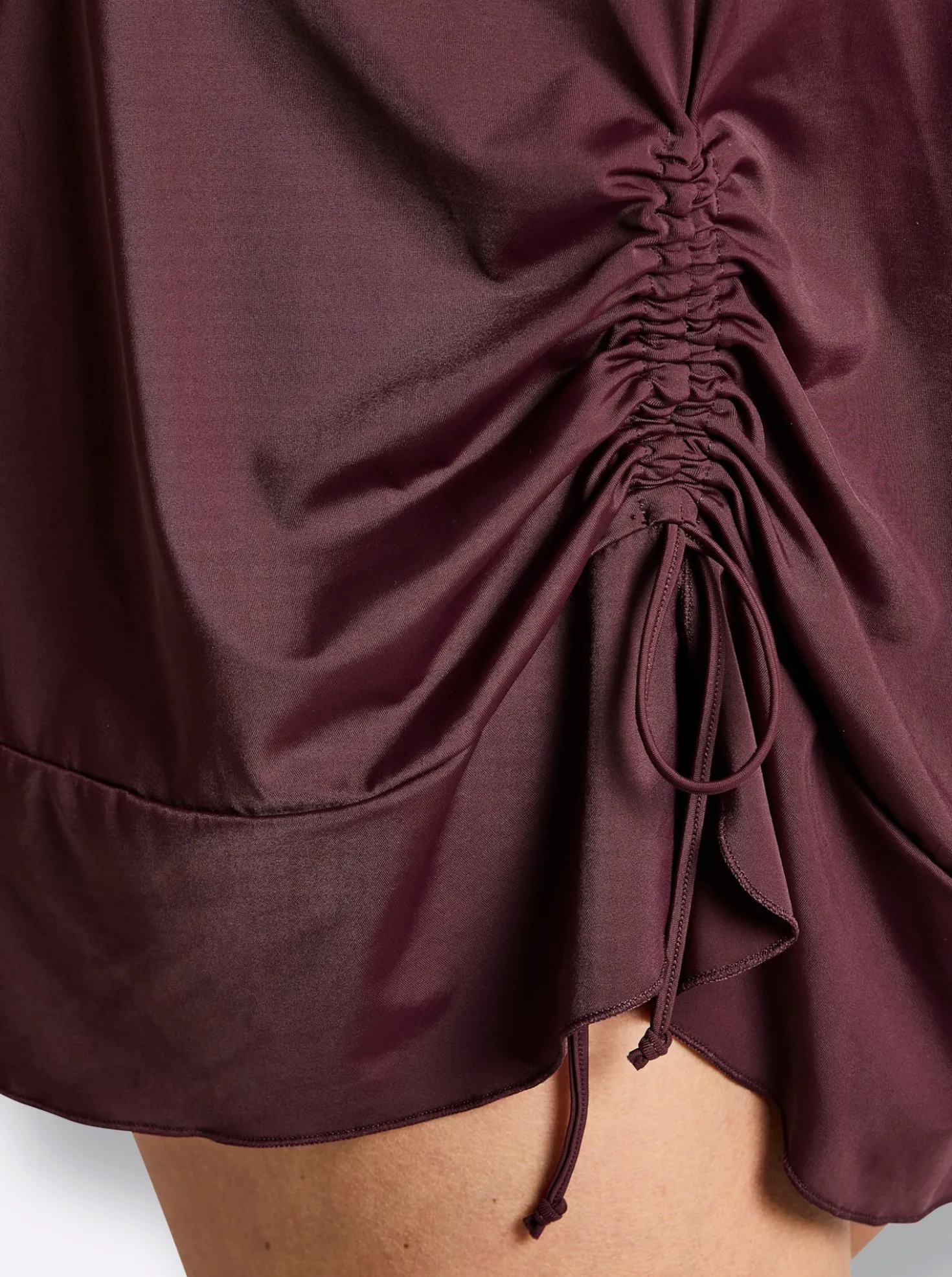Badekleid mit Raffung am Saum