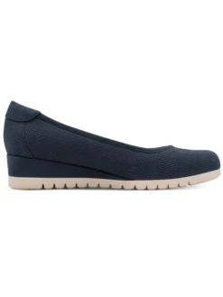 Ballerina mit Keilabsatz