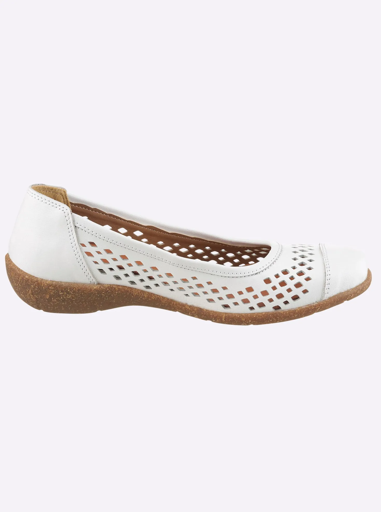 Ballerina mit perforiertem Leder