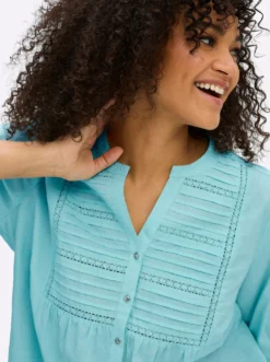 Baumwollbluse mit Spitze und Biesen