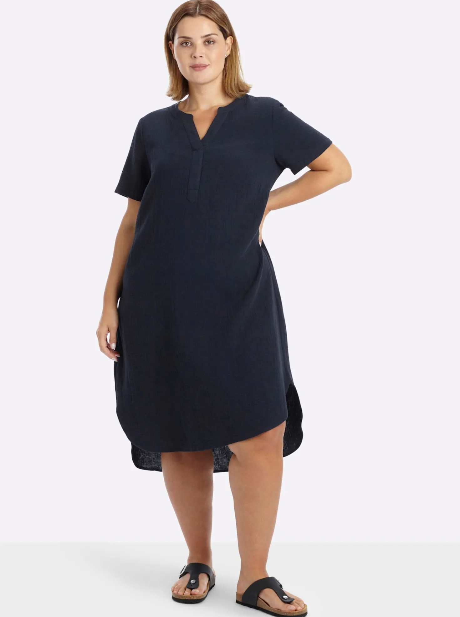Baumwollkleid mit V-Ausschnitt und Knopfleiste