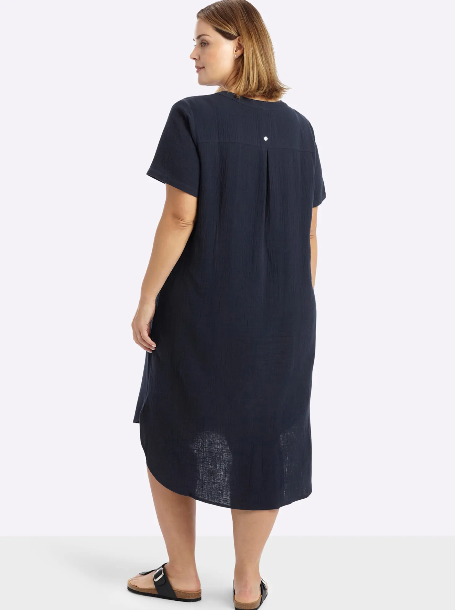 Baumwollkleid mit V-Ausschnitt und Knopfleiste