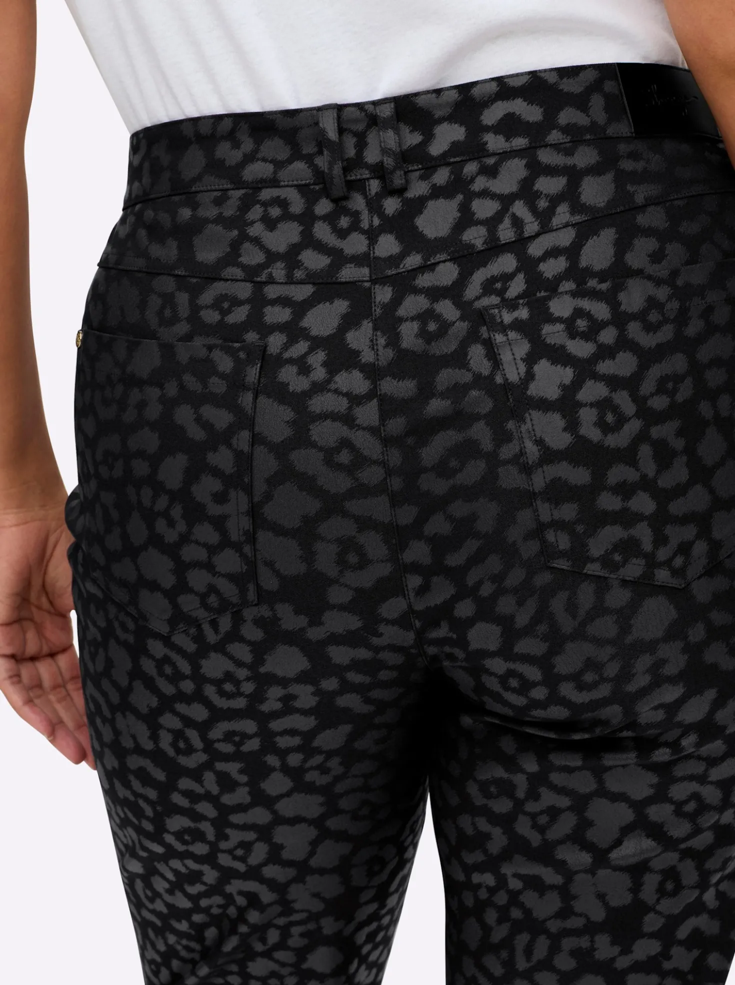 Bengalinhose mit beschichtetem Leo-Print