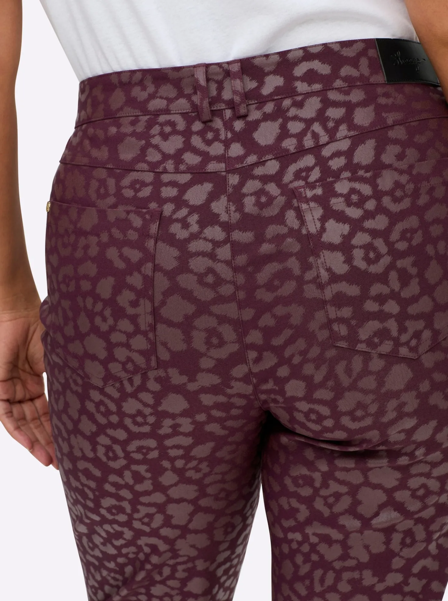 Bengalinhose mit beschichtetem Leo-Print