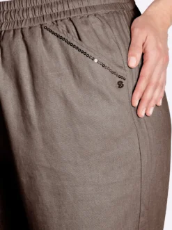 Bermudas mit Pailletten entlang der Taschen