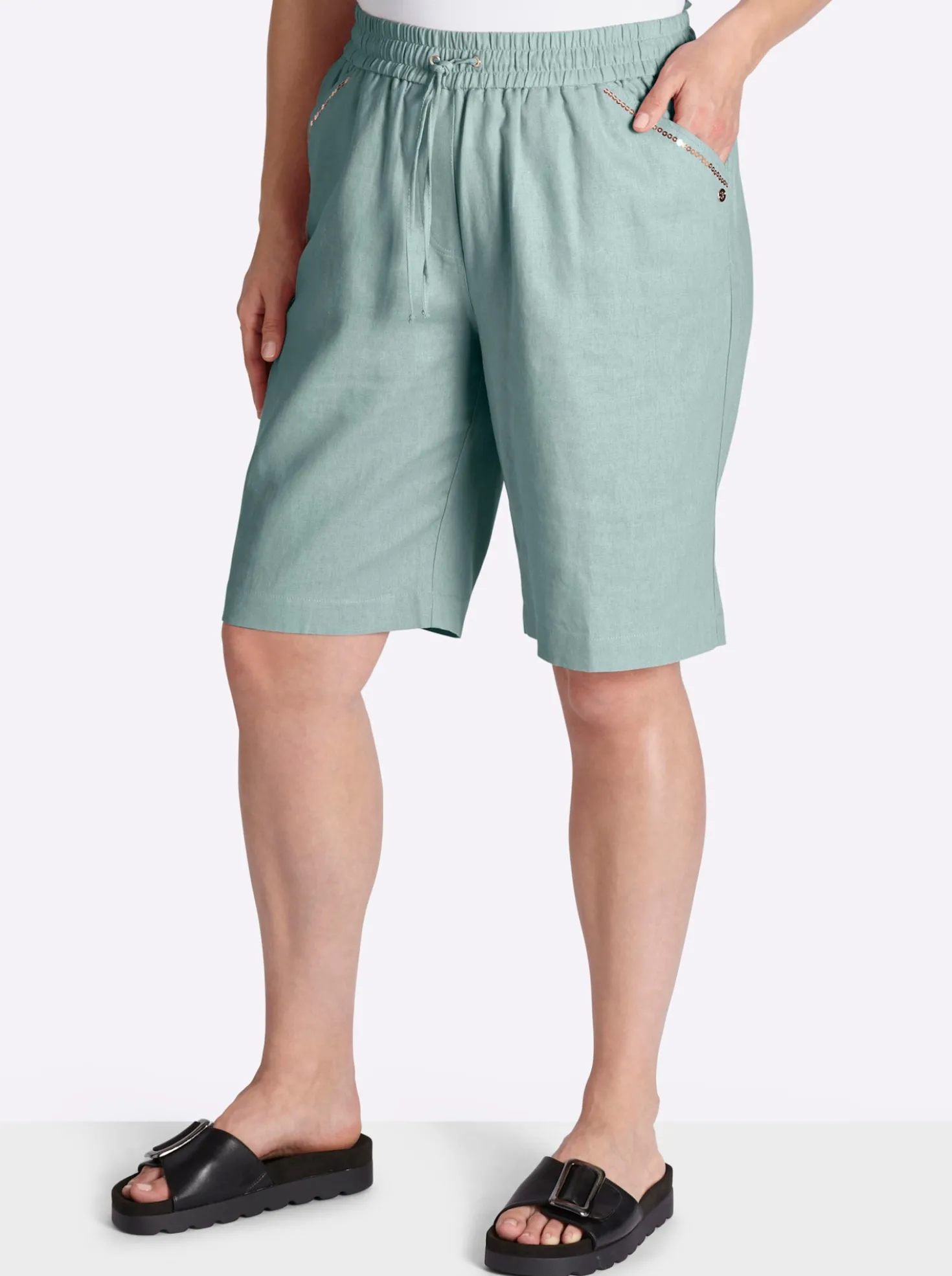 Bermudas mit Pailletten entlang der Taschen