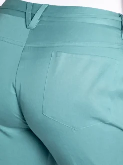 Bermudas mit weiterem Oberschenkel