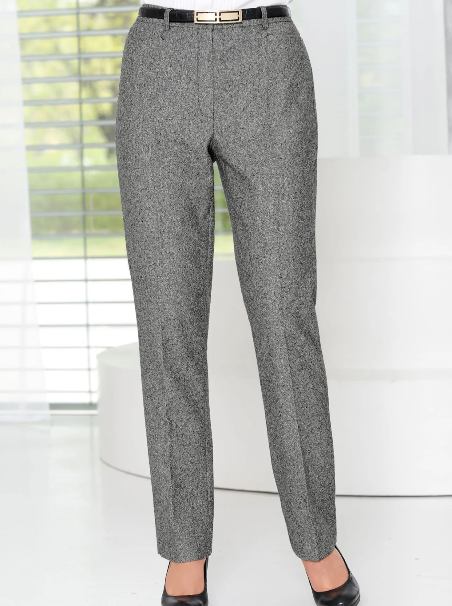Bügelfaltenhose mit Taillenabnähern