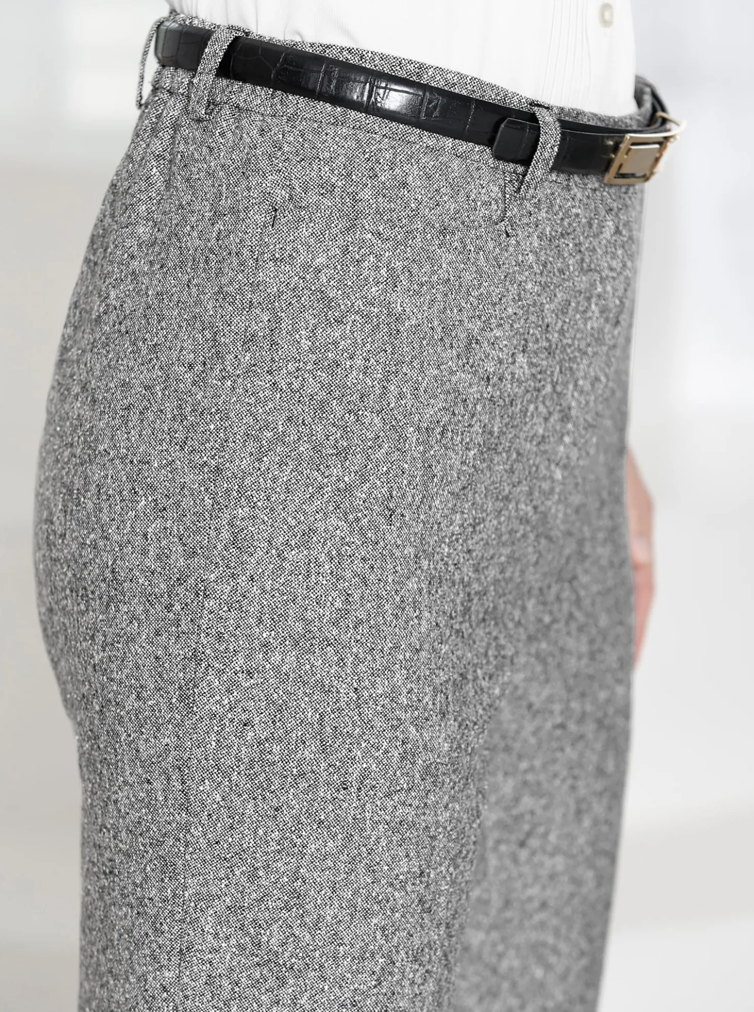 Bügelfaltenhose mit Taillenabnähern