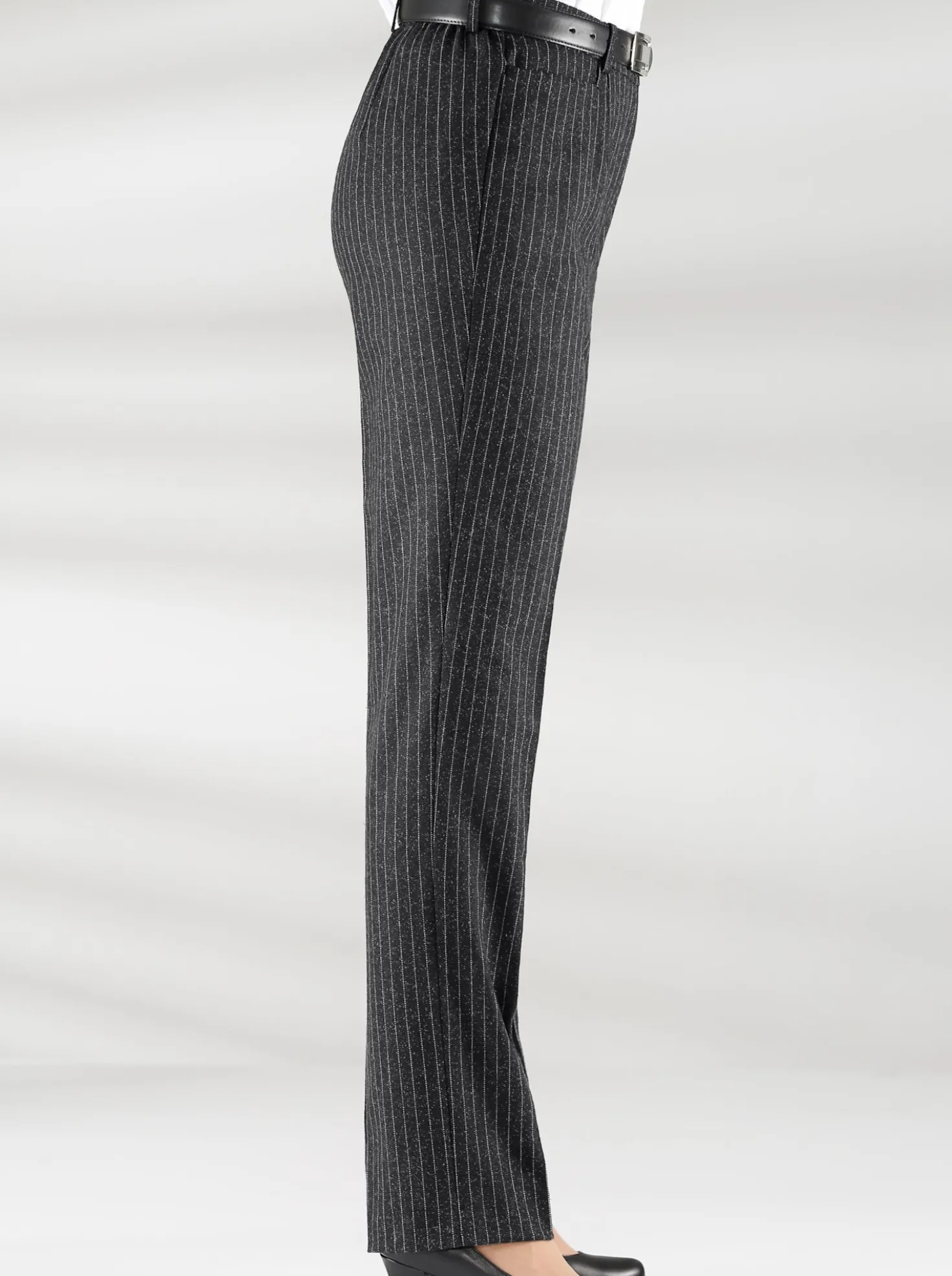 Bügelfaltenhose mit Taillenabnähern