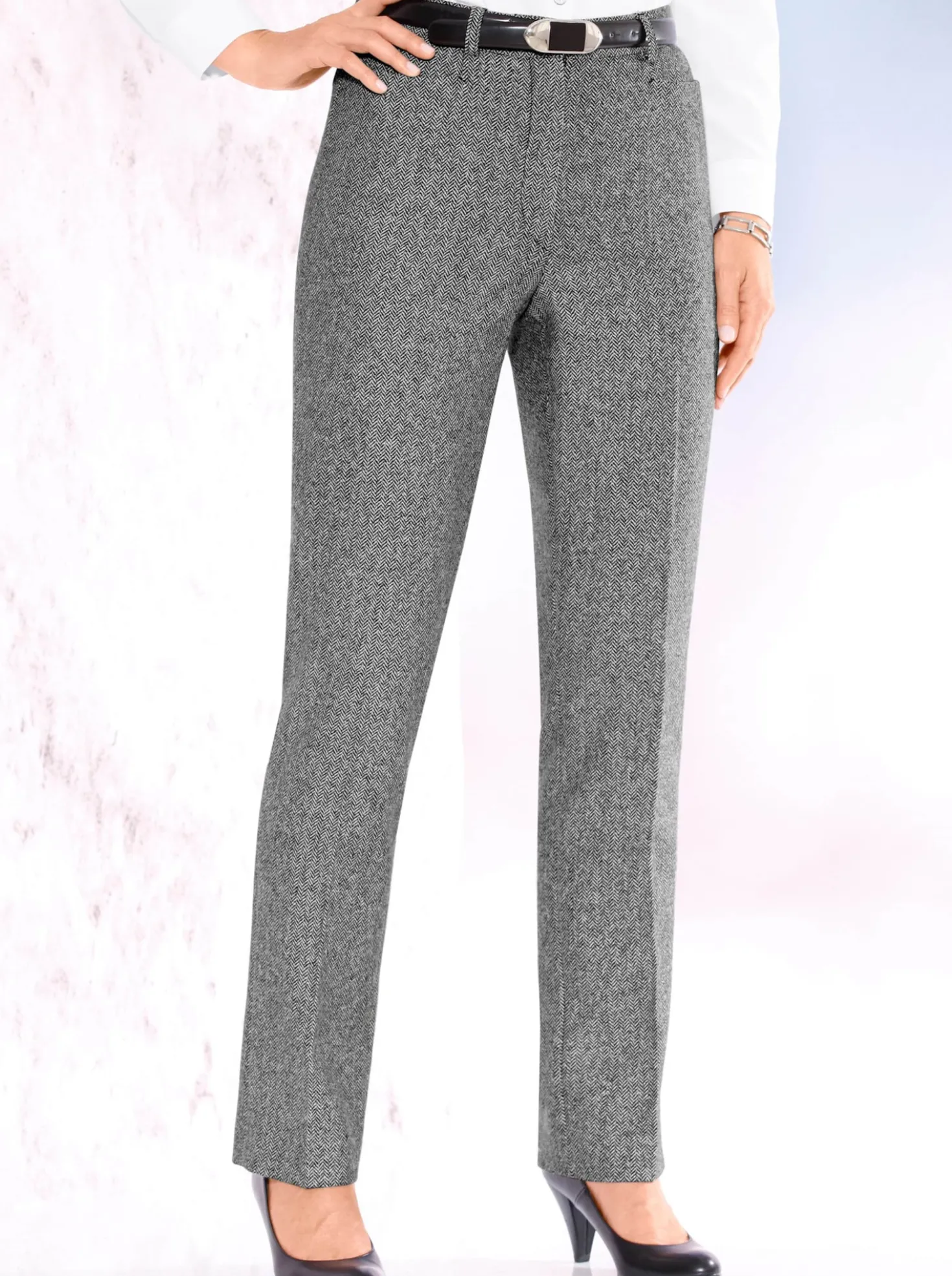 Bügelfaltenhose mit Taillenabnähern