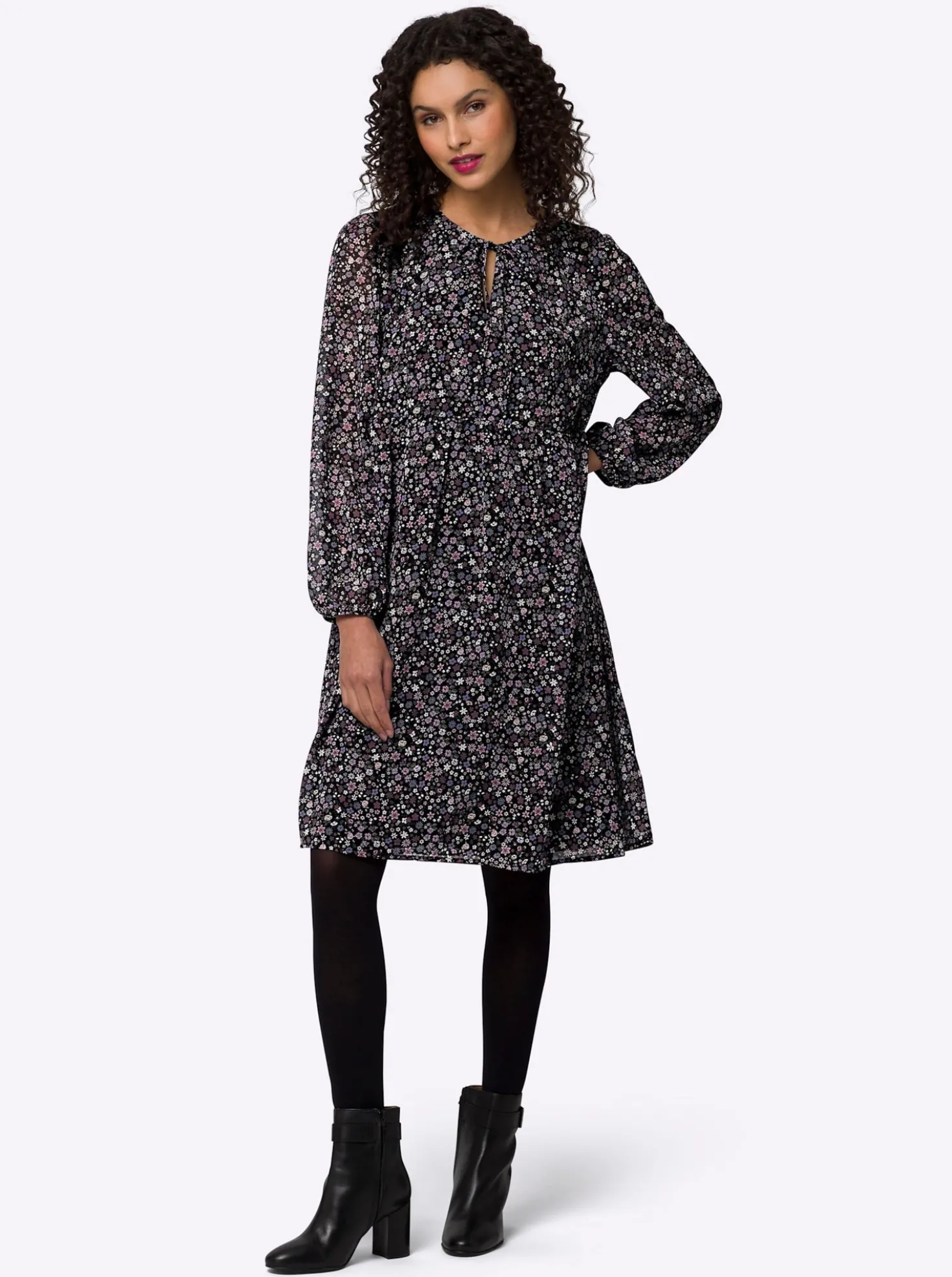 Blumenkleid aus Kofferware