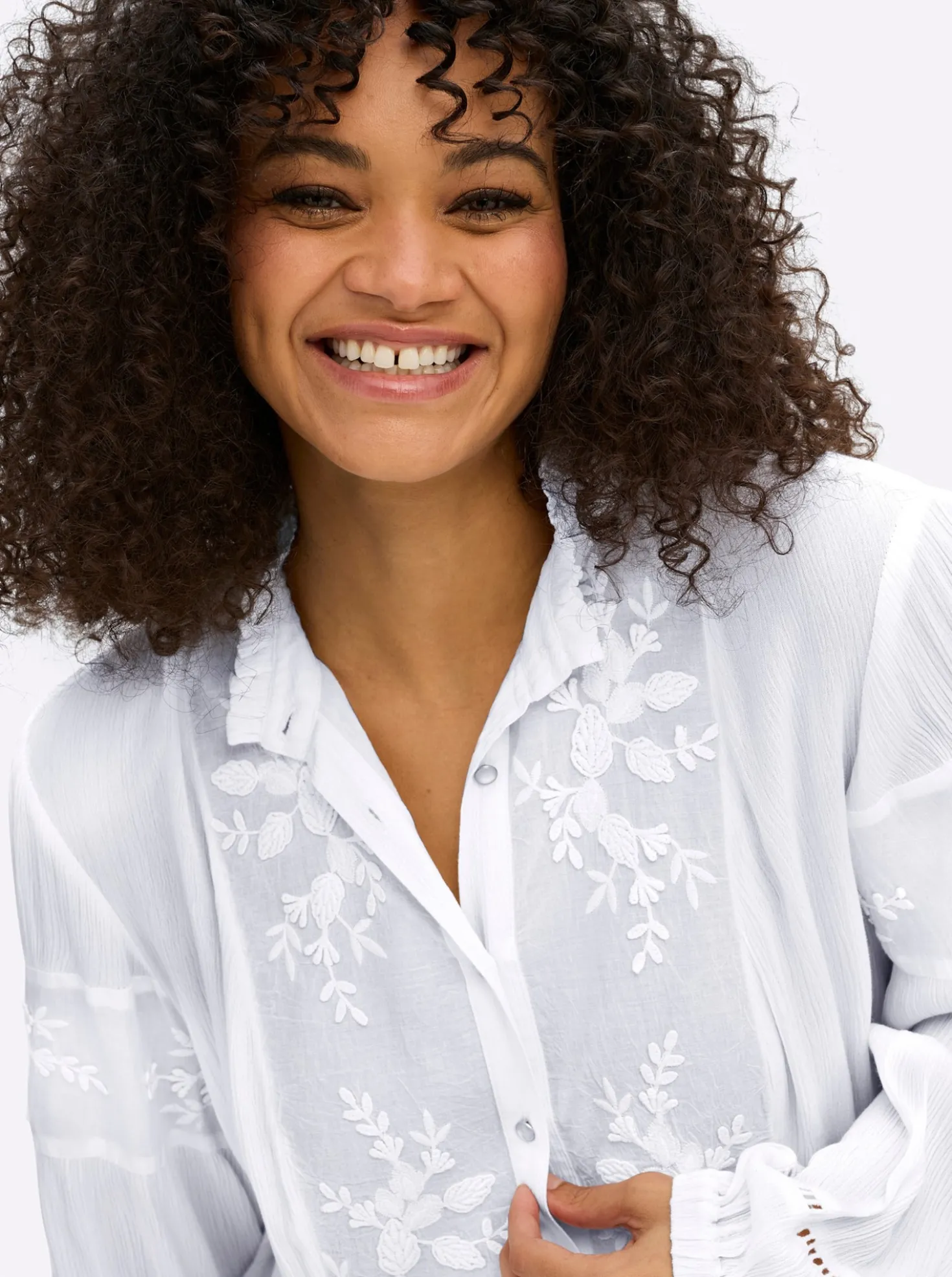 Bluse mit Stehkragen und Blüten-Stickereien