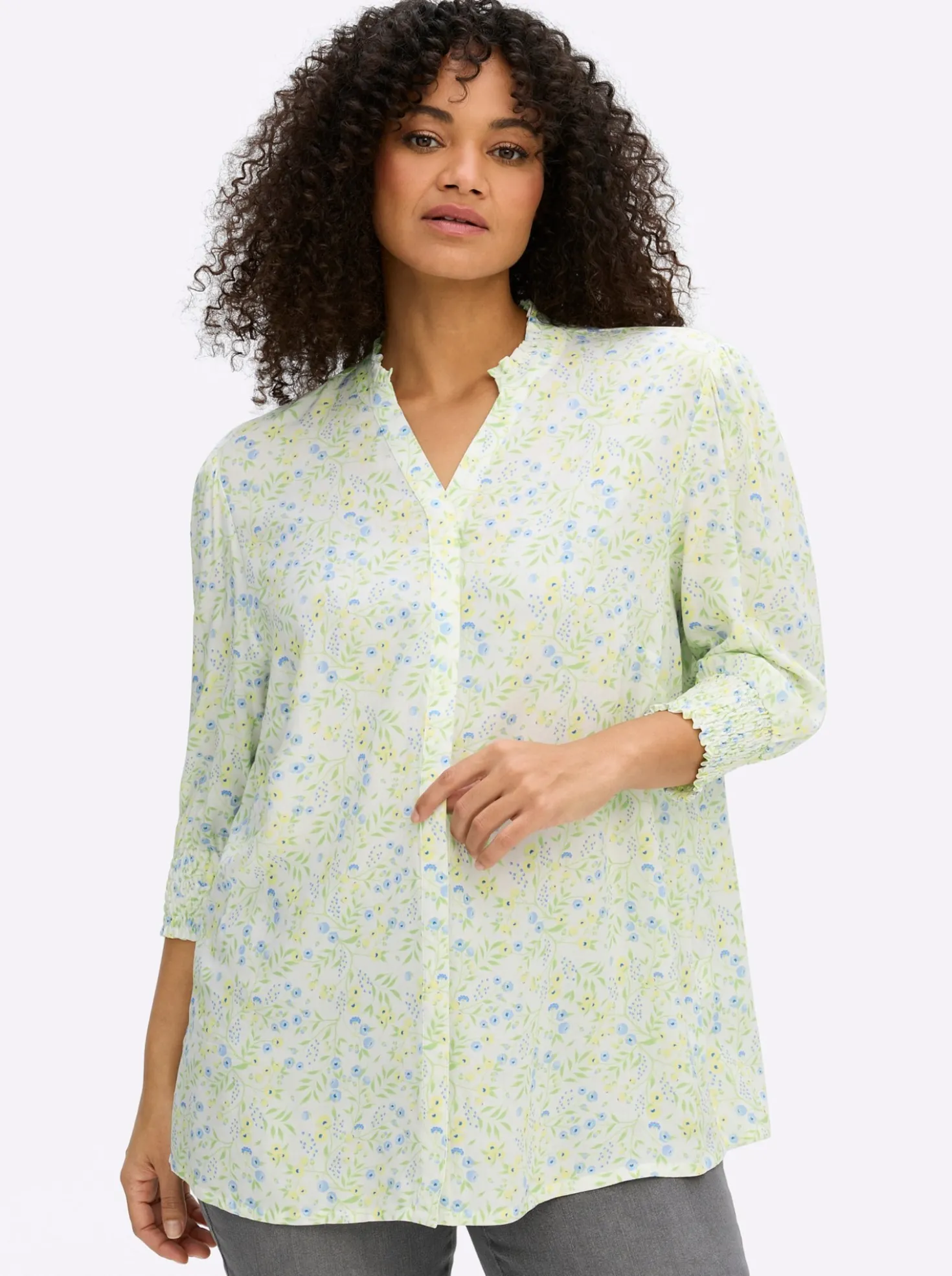 Bluse mit Stehkragen und Smokbund am Ärmel