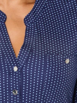 Blusenshirt im Minimal-Dessin