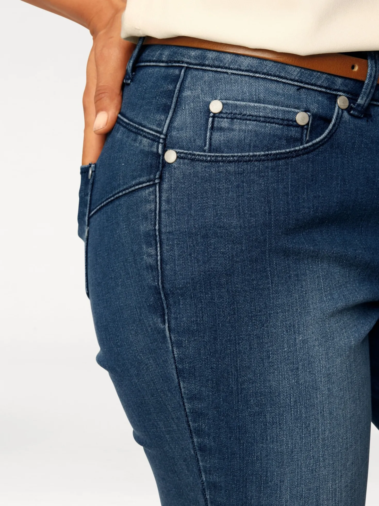 Bootcut-Jeans mit Bauchweg-Effekt
