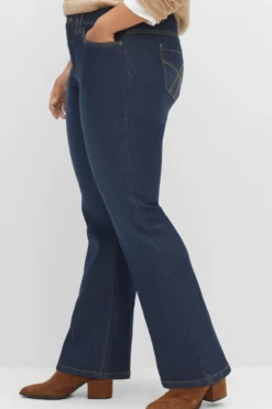 Bootcut-Jeans mit Kontrastnähten