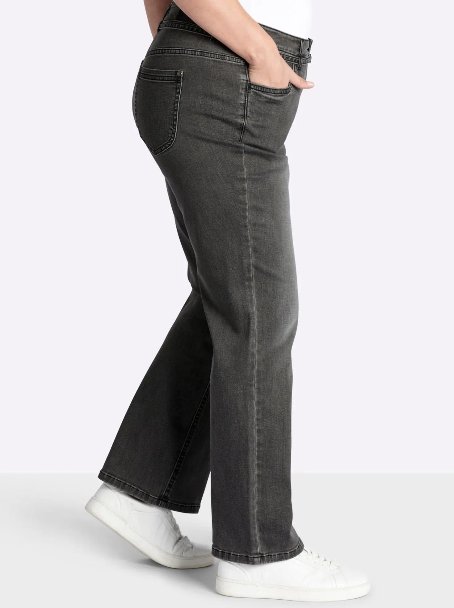 Bootcut-Jeans mit schmalem Gürtel
