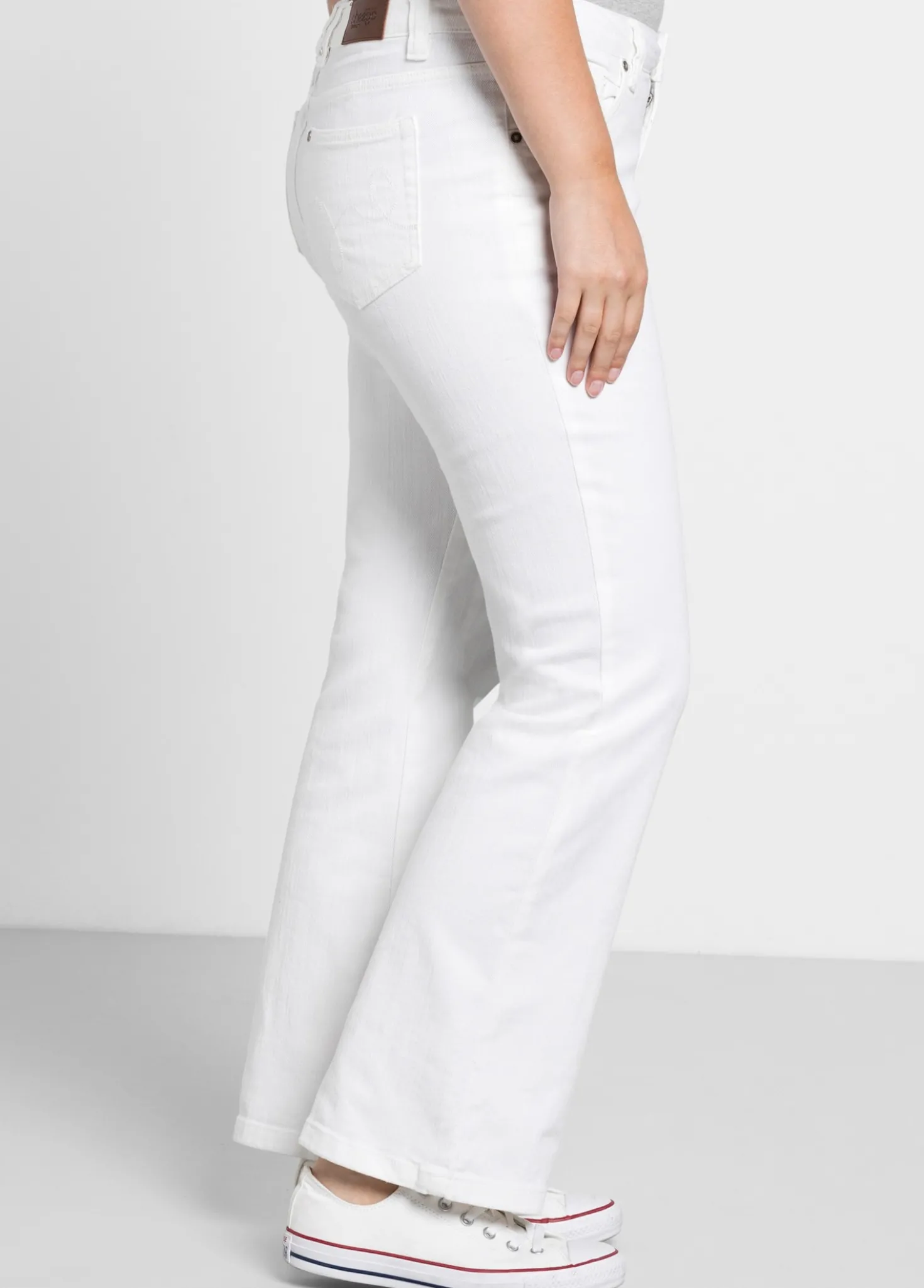 Bootcut-Jeans mit Used-Effekten