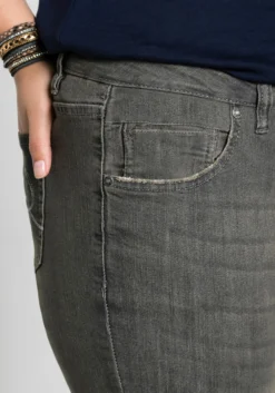 Bootcut-Jeans mit Used-Effekten