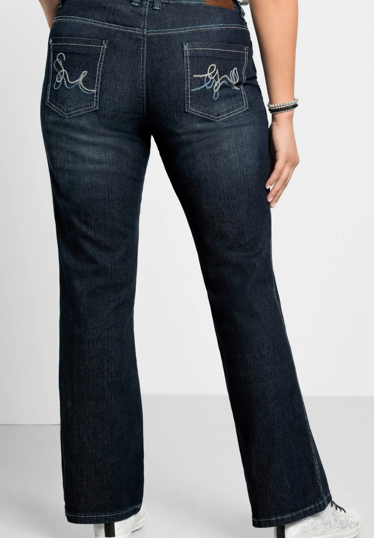 Bootcut-Jeans mit Used-Effekten