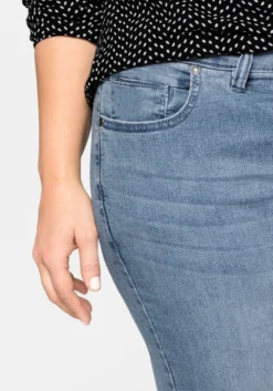 Bootcut-Jeans mit Used-Effekten