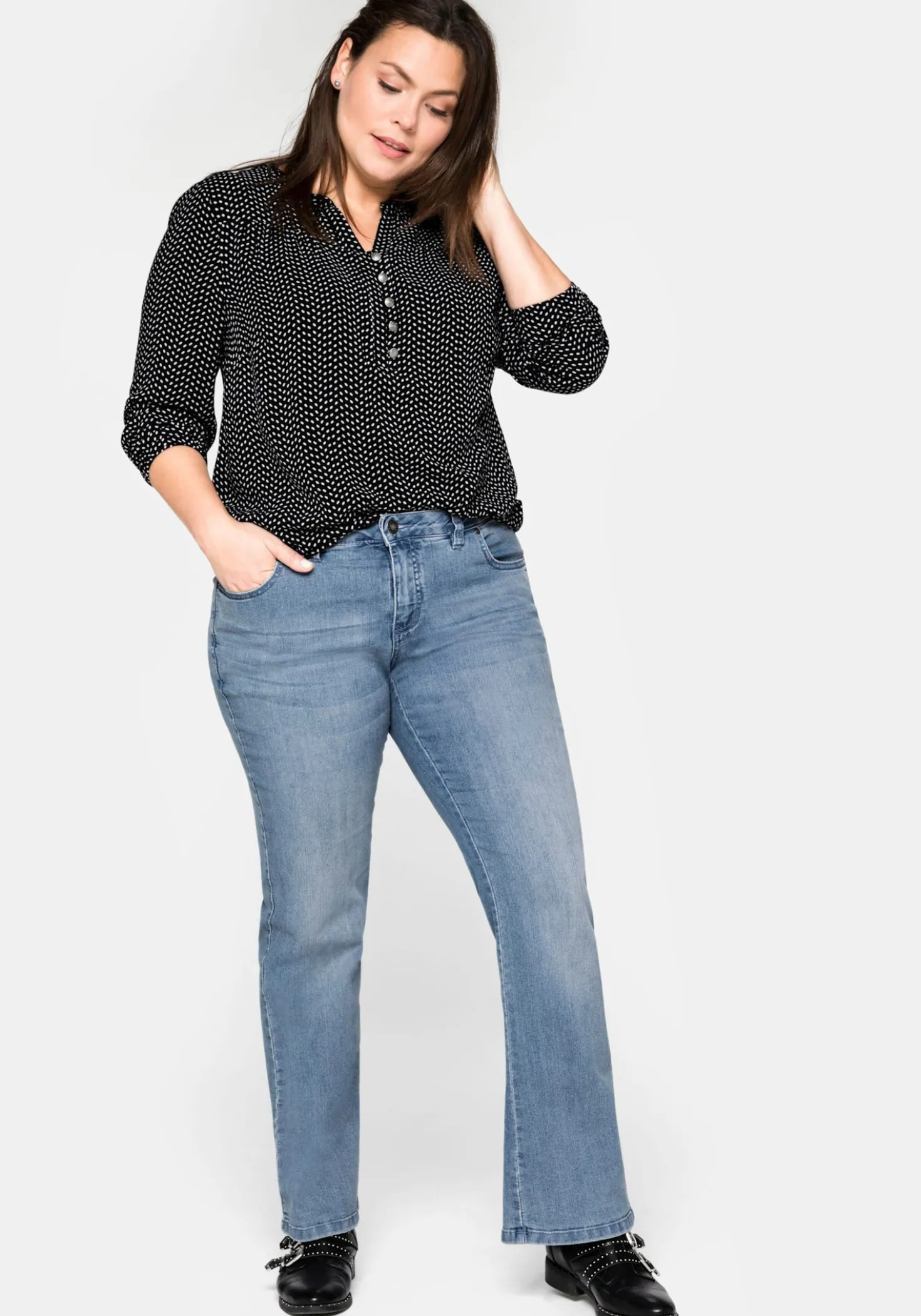 Bootcut-Jeans mit Used-Effekten