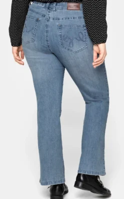 Bootcut-Jeans mit Used-Effekten