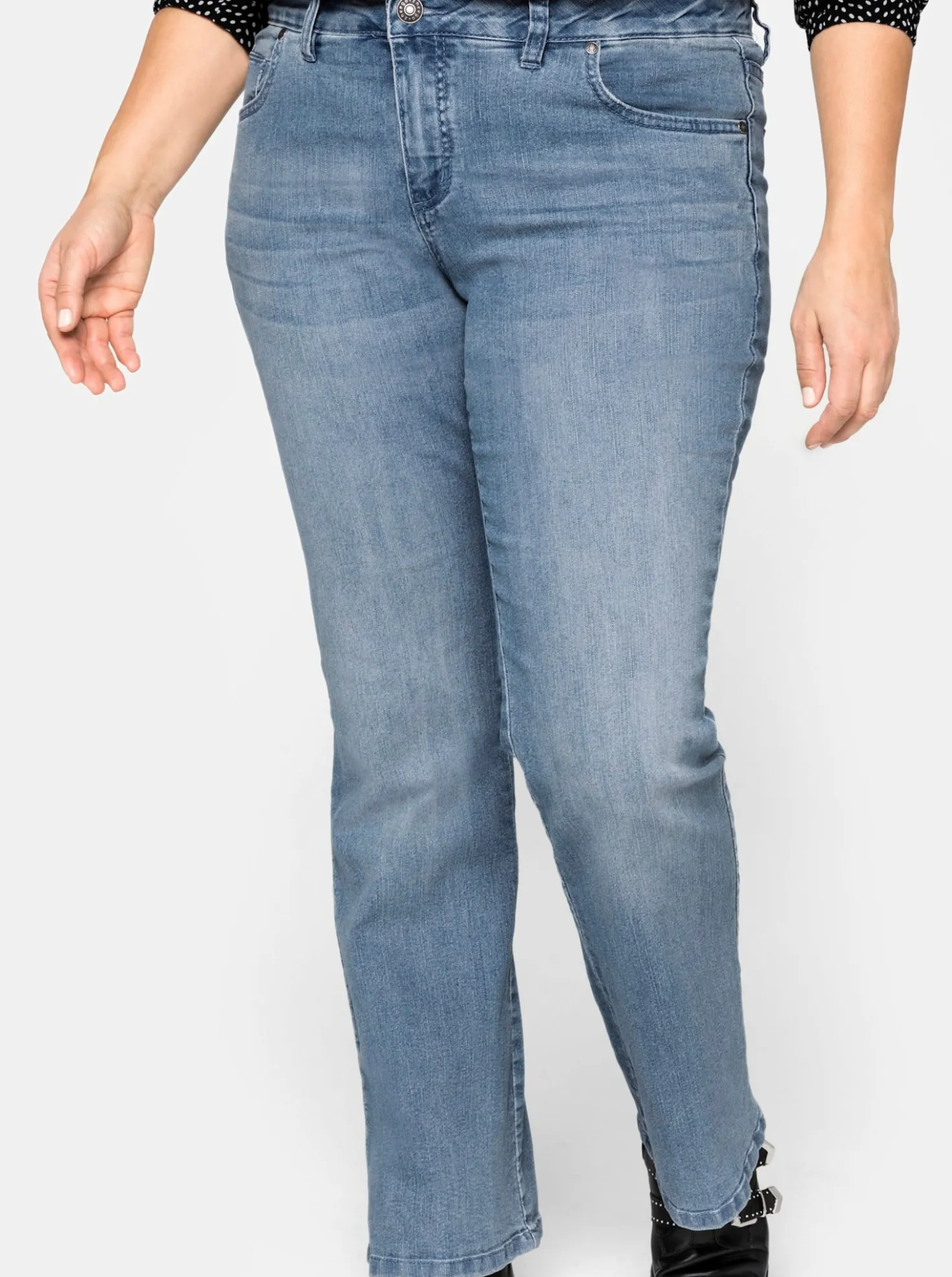 Bootcut-Jeans mit Used-Effekten