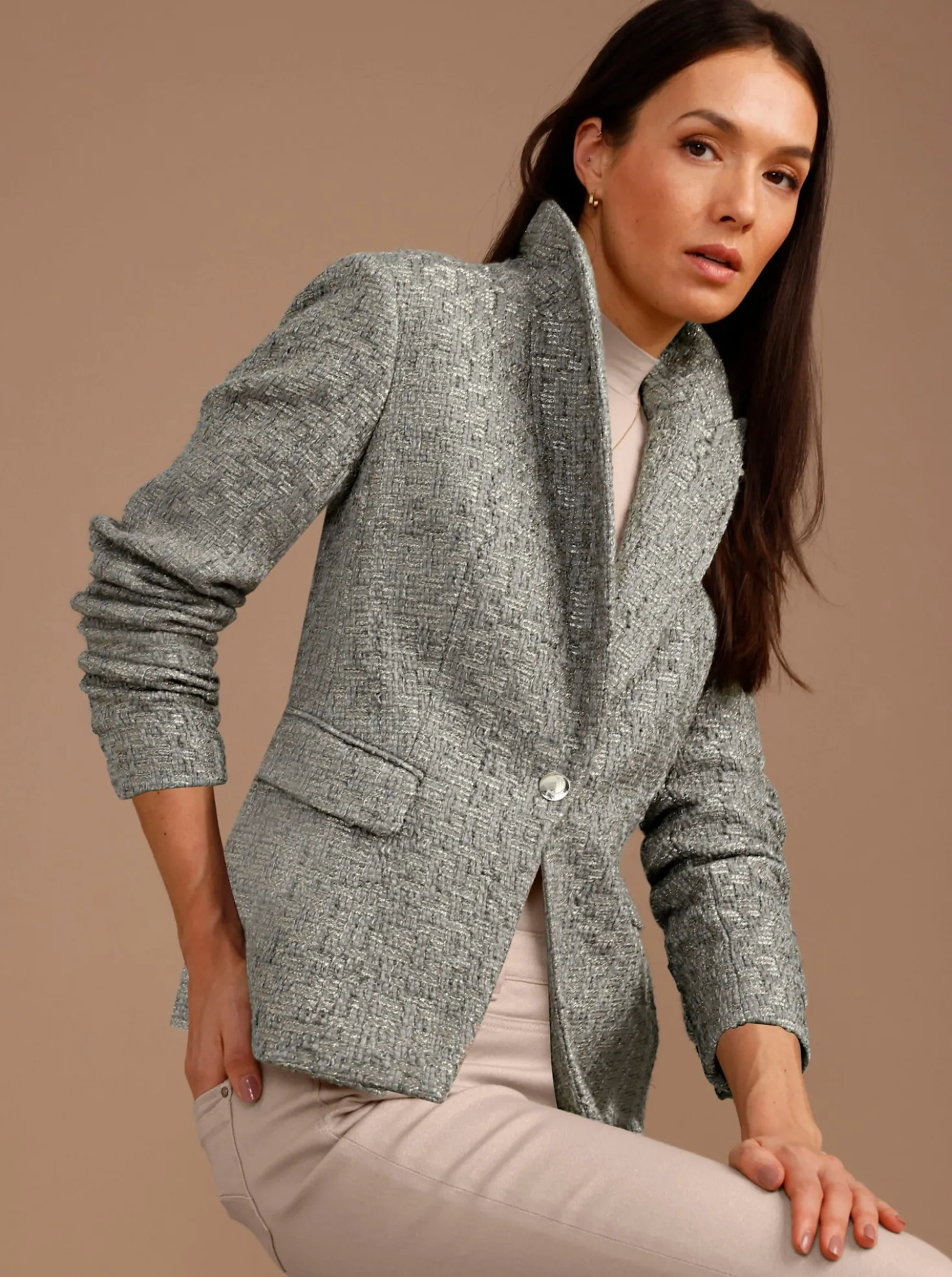 Bouclé-Blazer mit schräger Kante