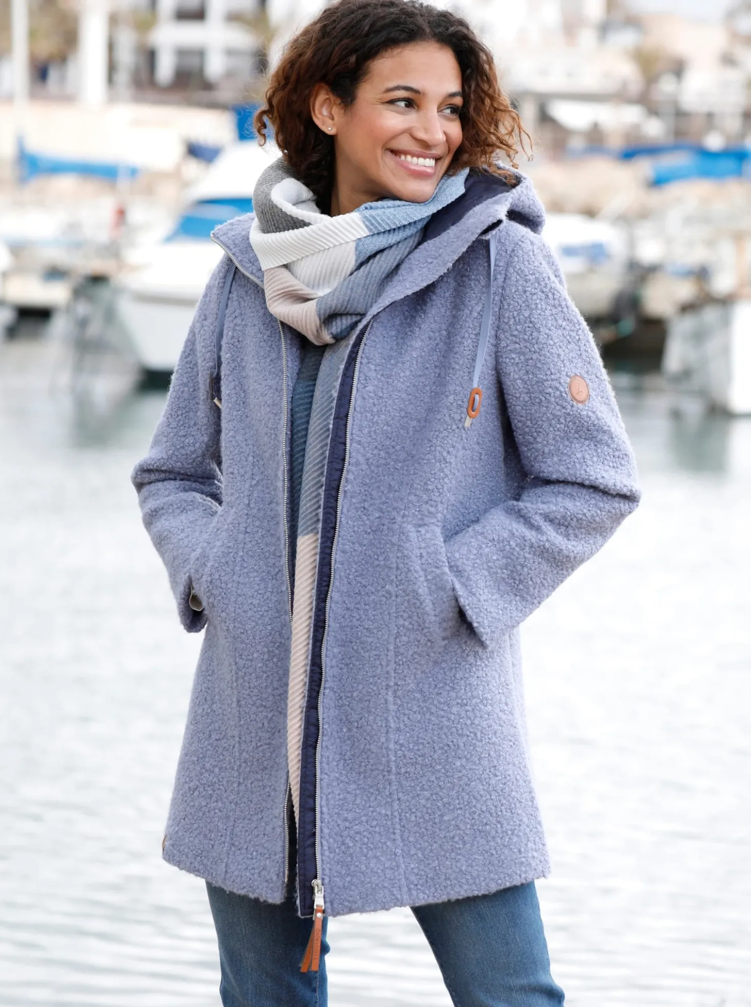 Boucléjacke mit Lederimitat-Details