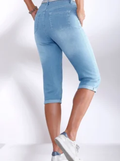 Caprijeans inklusive Gürtel