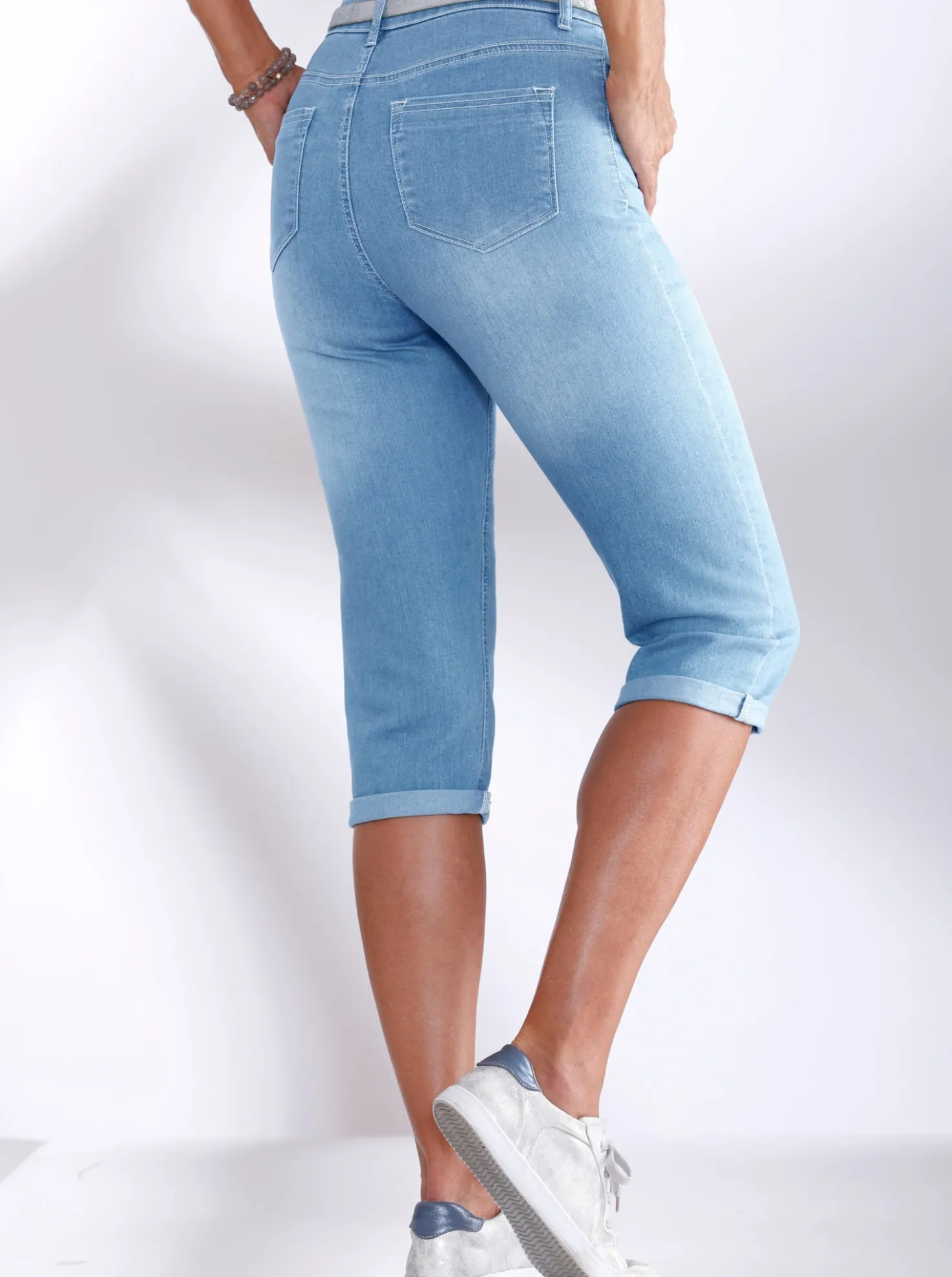 Caprijeans inklusive Gürtel